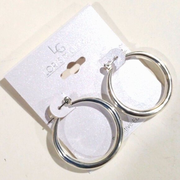 Lori's Gifts Stylish Elegant Silver tone Hoop Earrings - Women's Fashion Jewelry - Picture 1 of 9